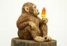 chimpanzee sculptuur raket ijsje 